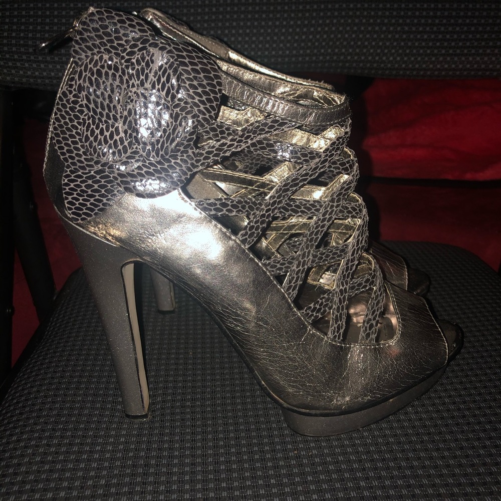 Dereon Heels